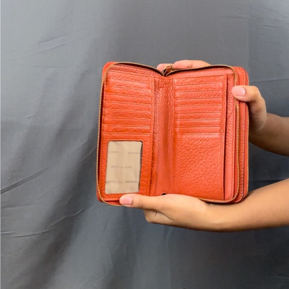 Vintage Michael Kors clutch. - Picture 3 of 7